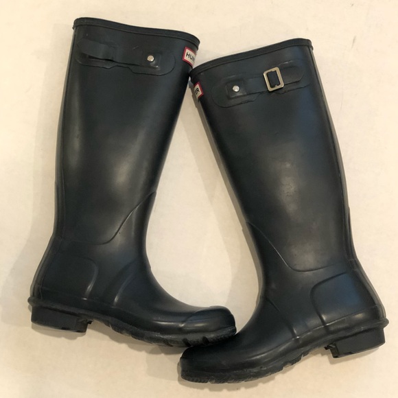 MOVING SALE!! Hunter Original Tall Boots Navy - Size 7 - Picture 3 of 9